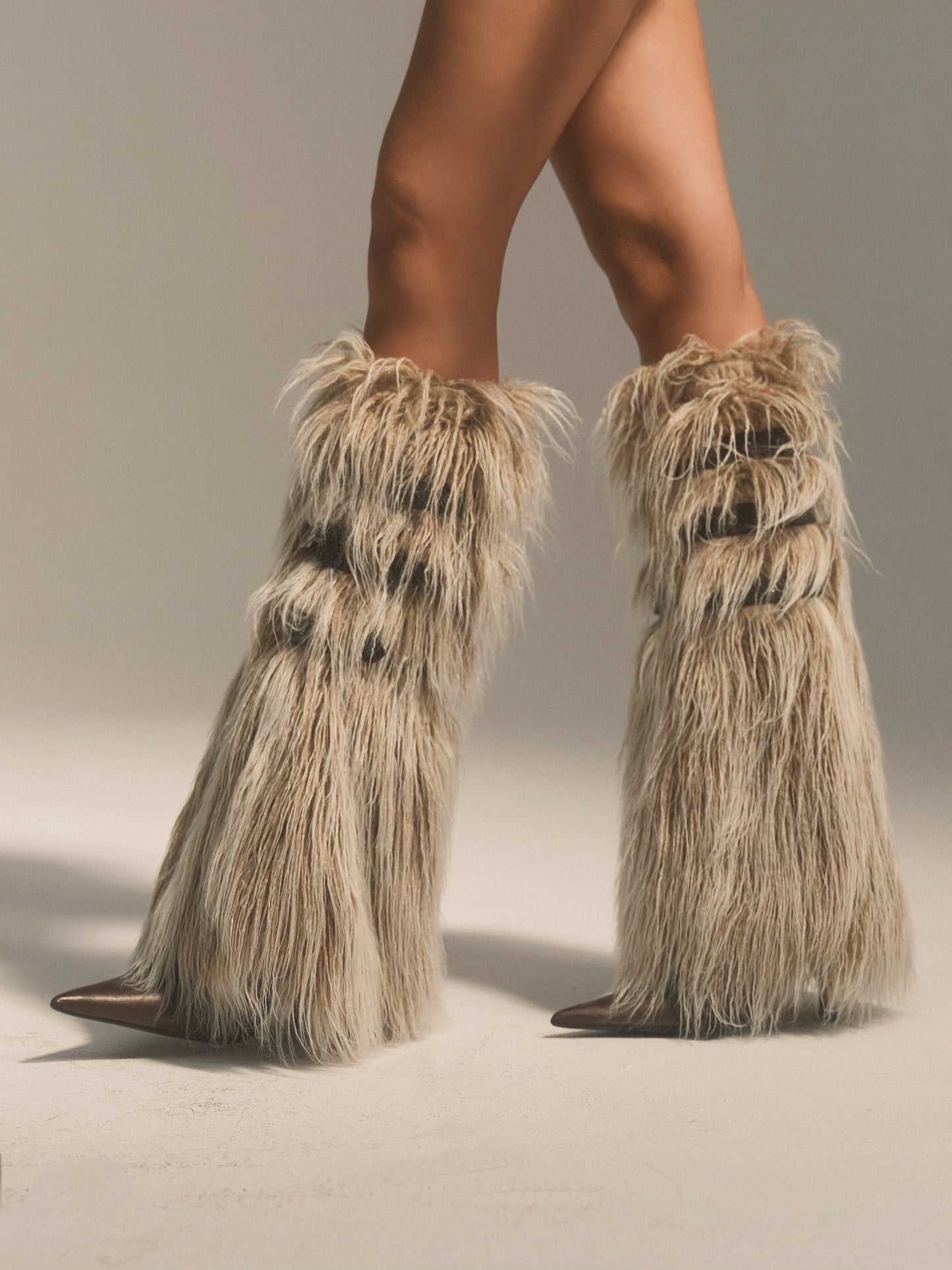 GRADIENT BROWN BUCKLED FAUX FUR LEG WARMERS