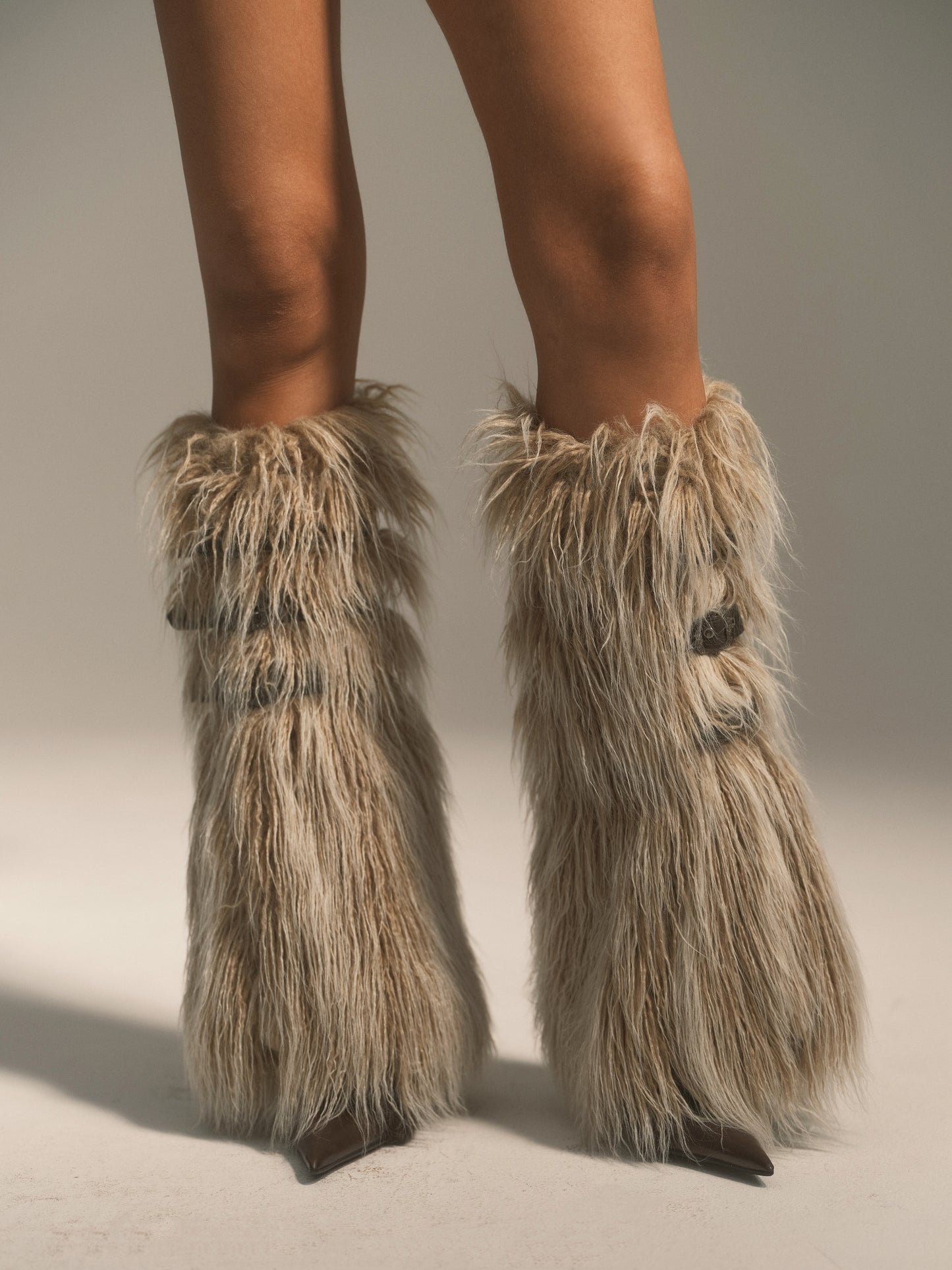 GRADIENT BROWN BUCKLED FAUX FUR LEG WARMERS