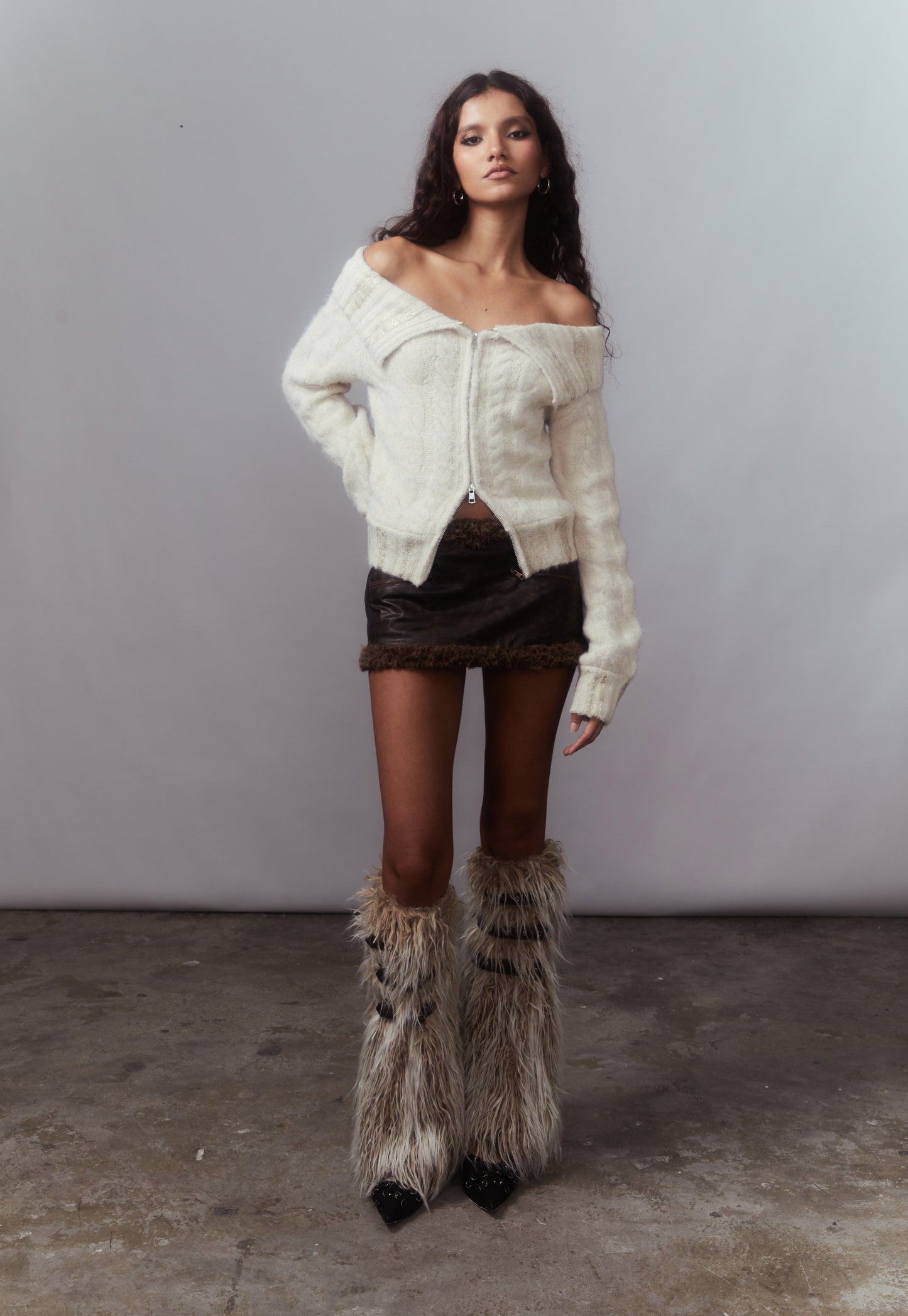 GRADIENT BROWN BUCKLED FAUX FUR LEG WARMERS