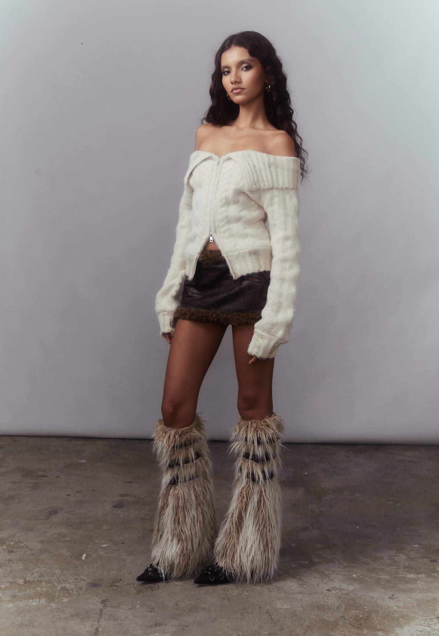 GRADIENT BROWN BUCKLED FAUX FUR LEG WARMERS