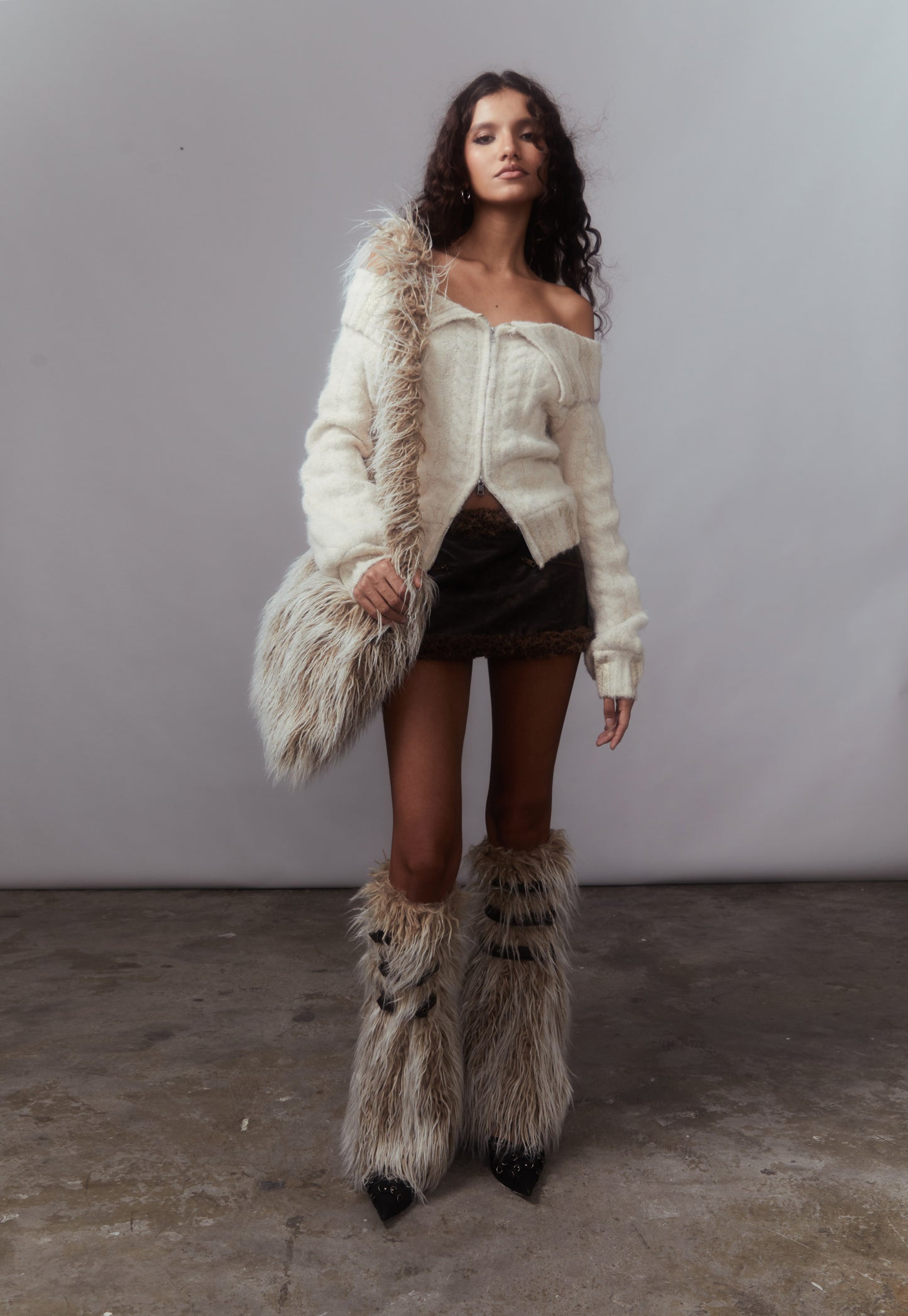 GRADIENT BROWN BUCKLED FAUX FUR LEG WARMERS