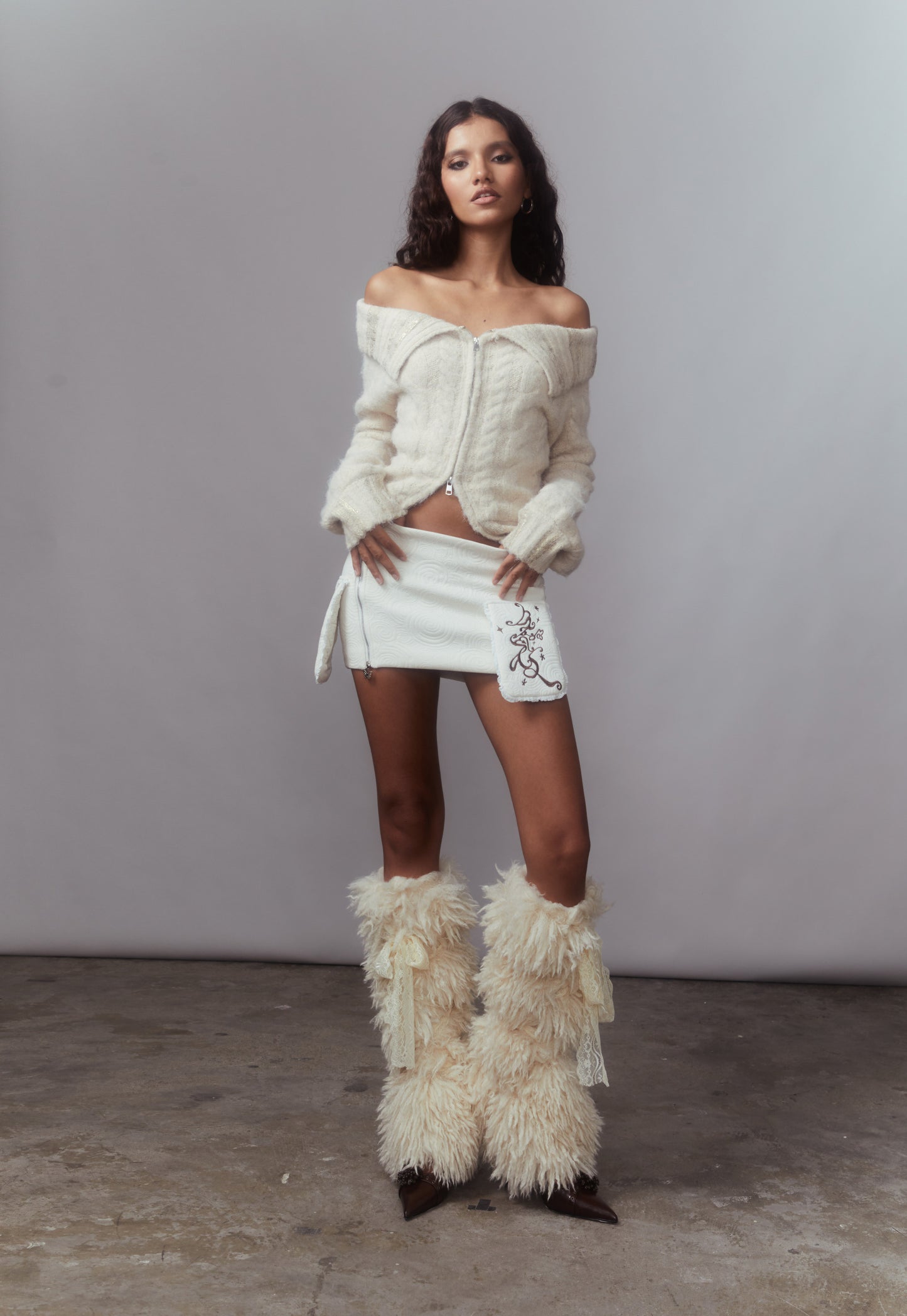 BEIGE LACE FAUX FUR LEG WARMERS